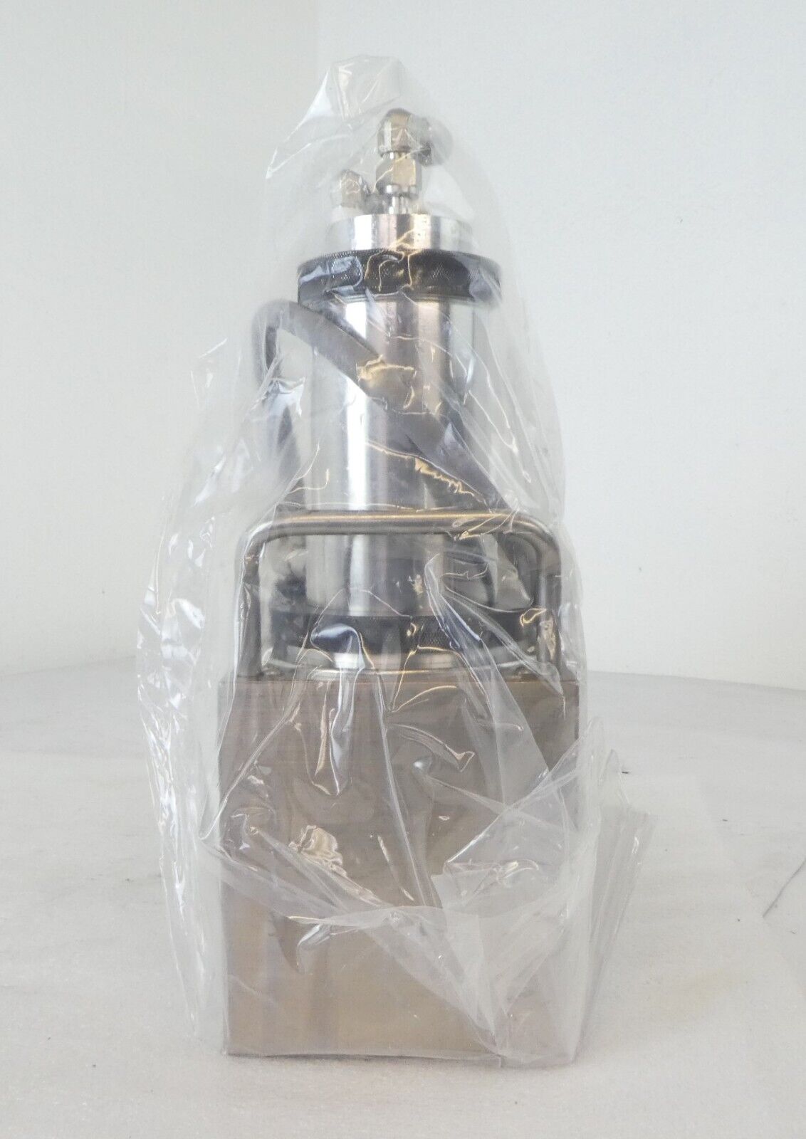 Millipore W2501PH01 Photoresist Pump PHOTO-250 Working Surplus