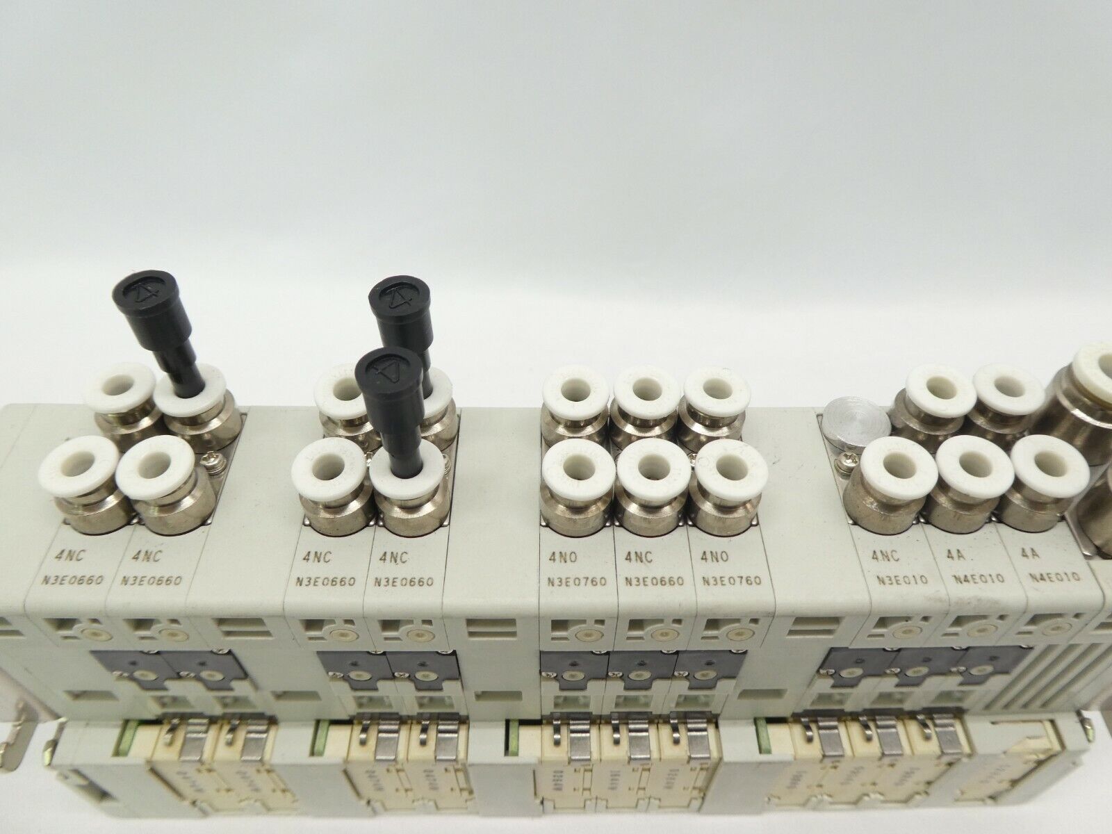 CKD N4E0 Series 10-Port Pneumatic Manifold N4E0-ER N4E0-TM1B N4E0-EL Working