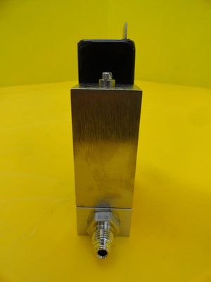 UNIT Instruments UFC-1100 Mass Flow Controller 5 SLM NH3 Used Working