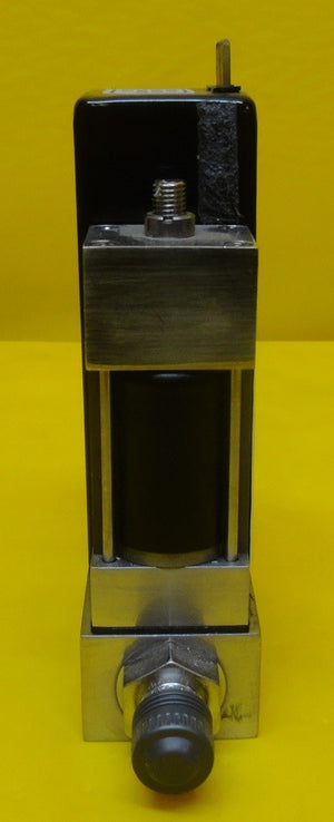 Unit Instruments UFC-1020 Mass Flow Controller MFC 100 SCCM SF6 Used Working