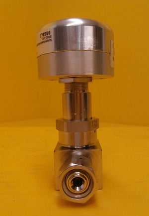 Parker Veriflo 44900005-PE High Purity Bellows Valve 4V1-P4K-11AC-SSV-PE Used